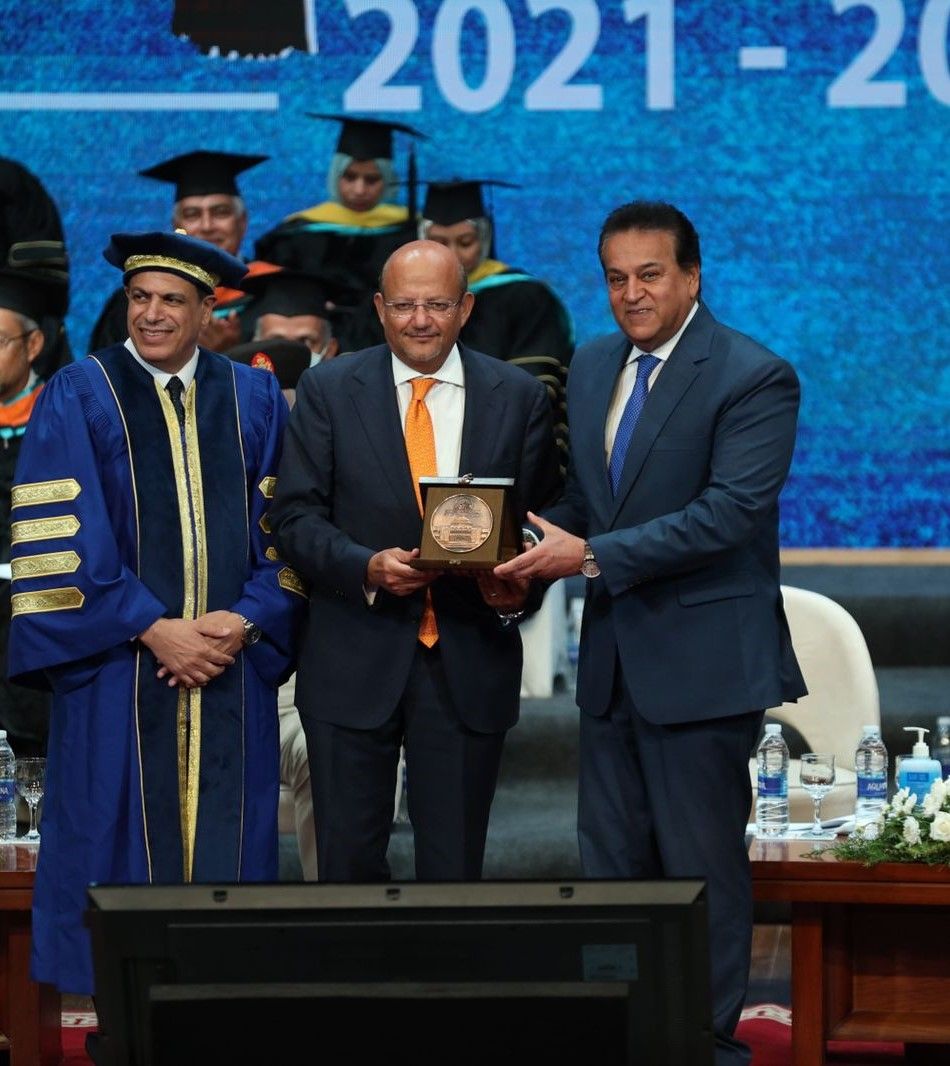 The Minister of Higher Education honors Suez Canal Bank for its efforts in supporting the establishment of an educational company.